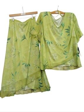 NWT Dressbarn Light Green Tropical Print Two-Piece Set